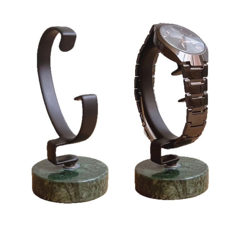 腕時計用ディスプレイスタンド。大理石の台座、金属製のC字型ホ - Jewelry And Watches Inc のレビューと価格